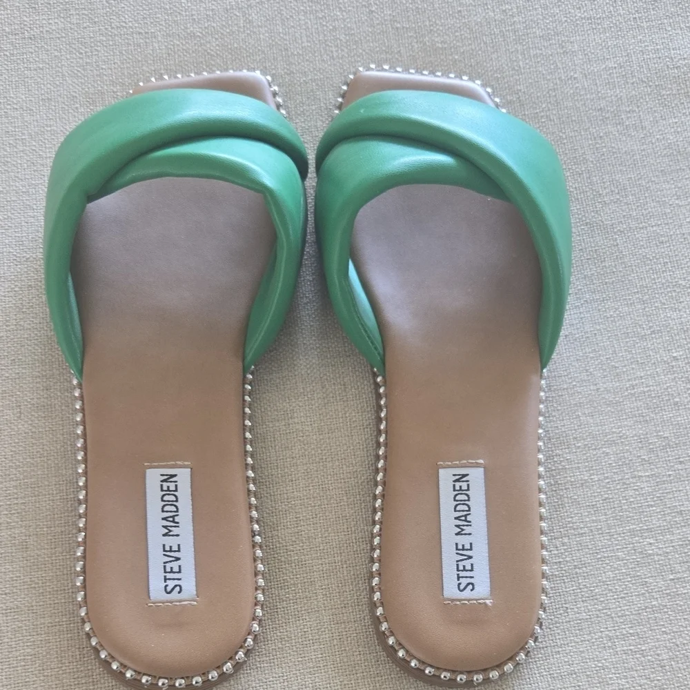 Steve Madden Green Sandals with Sleek Design, Barely Worn - Picture 3 of 4